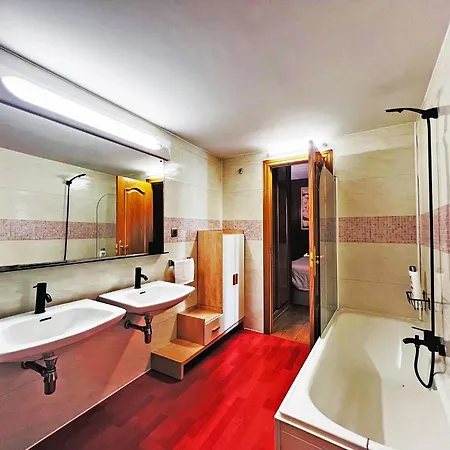 Zona Media 3 2 Banos Parking